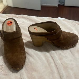 Brand new like tan color or ligh brown